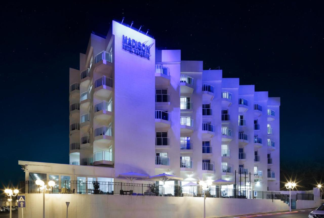 Rimonim Madison Hotel Нахария Екстериор снимка