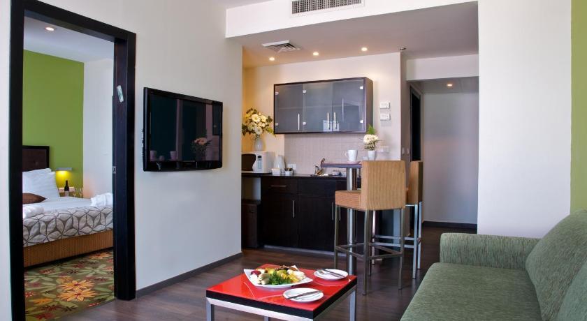 Rimonim Madison Hotel Нахария Стая снимка