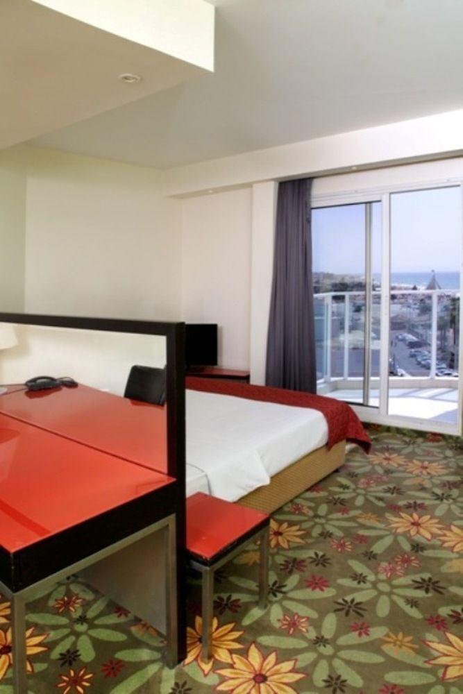 Rimonim Madison Hotel Нахария Екстериор снимка