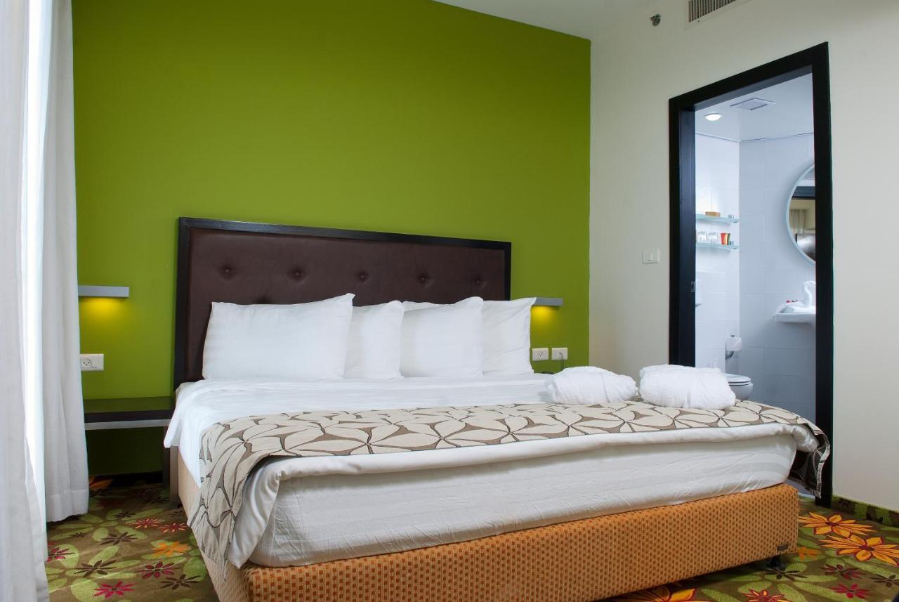 Rimonim Madison Hotel Нахария Стая снимка